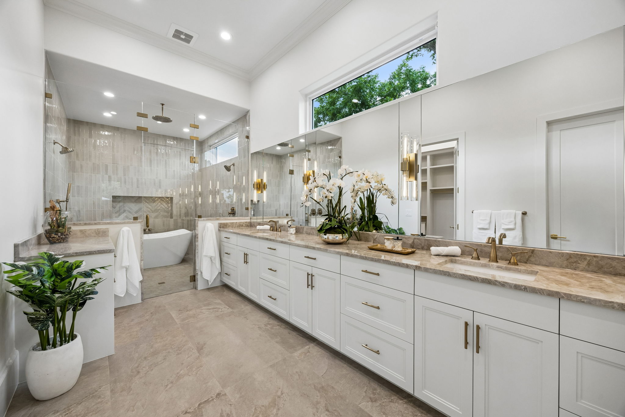 Primary bathroom at 9939 Ontario Lane luxury home in Dallas