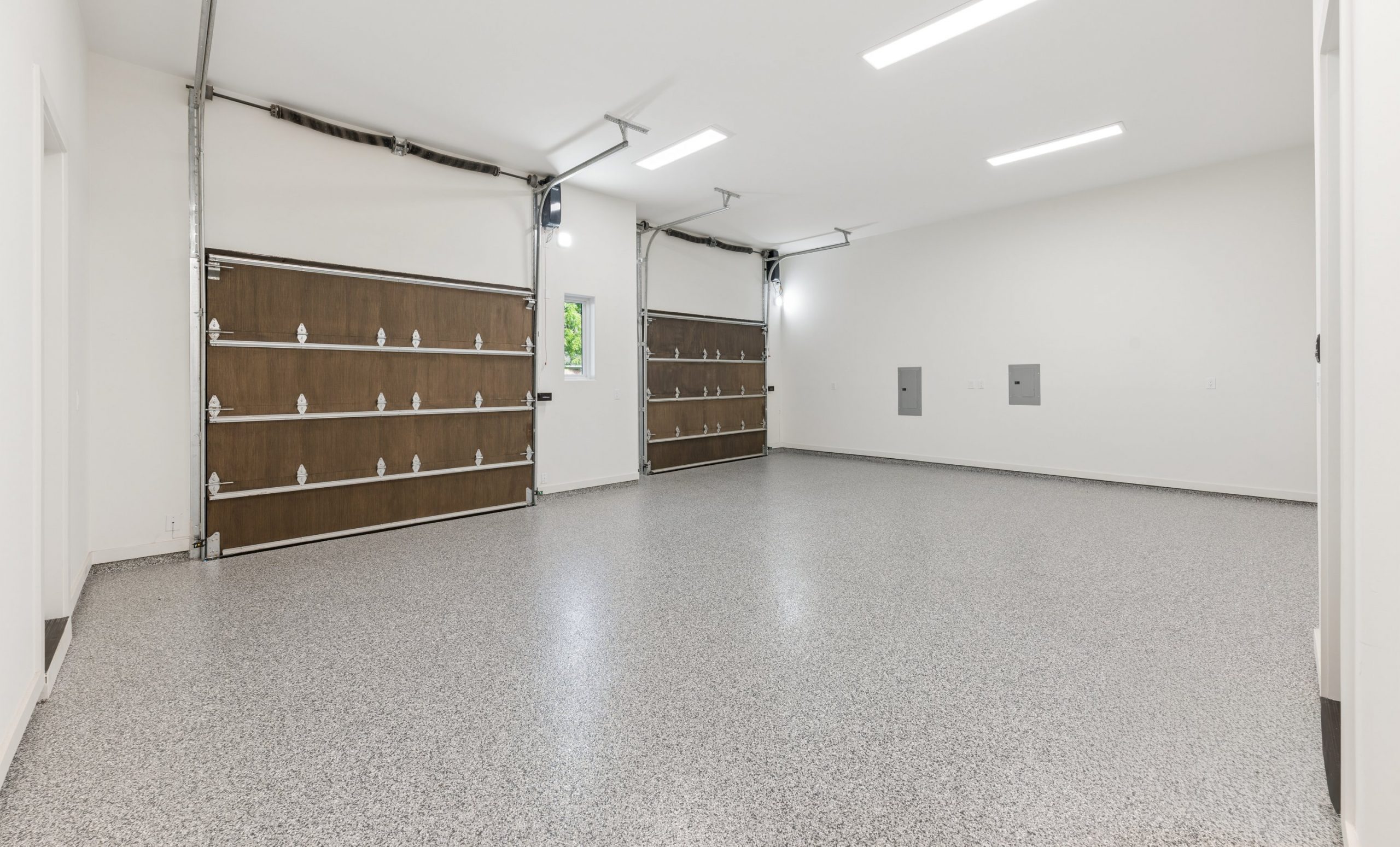 Oversized garage with 12-foot ceilings at 9939 Ontario Lane Dallas